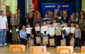 Szkoła Podstawowa w Pakosz&oacute;wce - pasowanie na ucznia 12.10 (32)