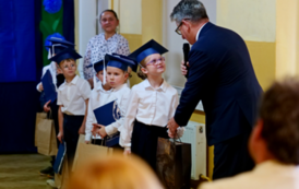 Szkoła Podstawowa w Pakosz&oacute;wce - pasowanie na ucznia 12.10 (26)