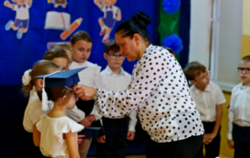 Szkoła Podstawowa w Pakosz&oacute;wce - pasowanie na ucznia 12.10 (13)