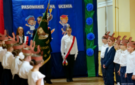 Szkoła Podstawowa w Pakosz&oacute;wce - pasowanie na ucznia 12.10 (6)