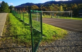 Wielofunkcyjny plac w Lisznej już ogrodzony! Mieszkańcy zyskali bezpieczną przestrzeń 3