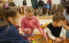 W WDK Jurowce odbyły się warsztaty MAKRAMOWE BRELOKI 8