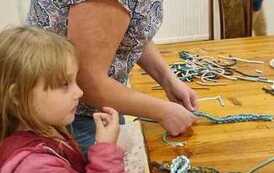 W WDK Jurowce odbyły się warsztaty MAKRAMOWE BRELOKI 17