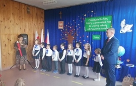 Uroczyste pasowanie na ucznia klasy I w Szkole Podstawowej w Trepczy 3