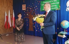 Uroczyste pasowanie na ucznia klasy I w Szkole Podstawowej w Trepczy 5