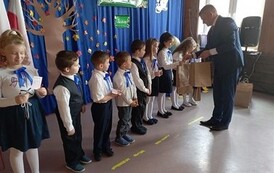 Uroczyste pasowanie na ucznia klasy I w Szkole Podstawowej w Trepczy 7