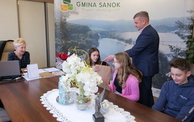 Lekcja WOS-u w urzędzie dla uczni&oacute;w ze Szkoły Podstawowej w Pisarowcach 1