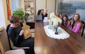 Lekcja WOS-u w urzędzie dla uczni&oacute;w ze Szkoły Podstawowej w Pisarowcach 3