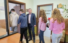 Lekcja WOS-u w urzędzie dla uczni&oacute;w ze Szkoły Podstawowej w Pisarowcach 5