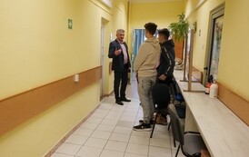 Lekcja WOS-u w urzędzie dla uczni&oacute;w ze Szkoły Podstawowej w Pisarowcach 8