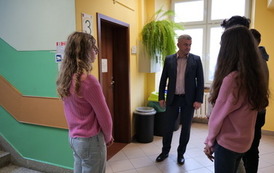 Lekcja WOS-u w urzędzie dla uczni&oacute;w ze Szkoły Podstawowej w Pisarowcach 14