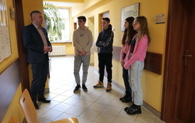 Lekcja WOS-u w urzędzie dla uczni&oacute;w ze Szkoły Podstawowej w Pisarowcach 15