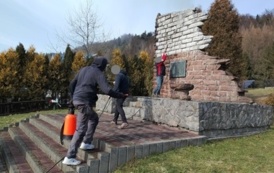 Odrestaurowanie pomnika ofiar września w Bykowcach 4