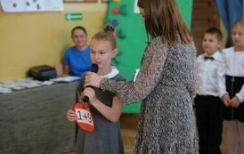 Pasowanie na ucznia w Szkole Podstawowej w Pakosz&oacute;wce. Rozpoczyna się nowa przygoda dla pierwszoklasist&oacute;w! 38