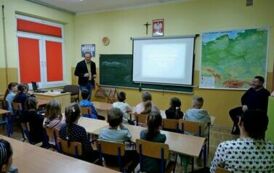 Lekcje historyczne w Szkole Podstawowej w Pakosz&oacute;wce w ramach projektu &quot;Bohaterom niezłomnym...&quot; 11