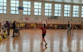 Pierwsze miejsce uczennicy z SP Strachocina w wojew&oacute;dzkich zawodach bandmintona 2