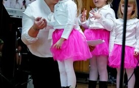 Wyjątkowe obchody Dni Babci i Dziadka Szk&oacute;ł Podstawowych z Mrzygłodu i Tyrawy Solnej 32