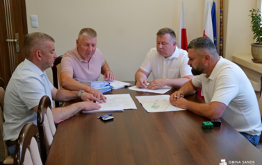 Rusza rozbudowa Szkoły Podstawowej w Pakosz&oacute;wce. Podpisano umowę na realizację inwestycji 7