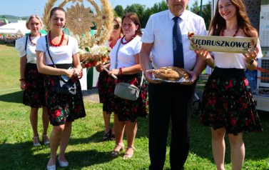 Doroczne święto plon&oacute;w, tradycji i wsp&oacute;lnej zabawy. Powiatowo-Gminne Dożynki w Czerteżu już za nami 217