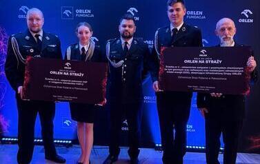 Strażacy z Gminy Sanok wyr&oacute;żnieni podczas jubileuszowej gali programu ORLEN &bdquo;Na Straży&rdquo; 6