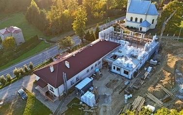 Trwa rozbudowa Szkoły Podstawowej w Pakosz&oacute;wce. Powstaje nowoczesna sala sportowa 9
