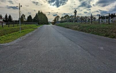 Zdjęcie do Zakończono remont drogi gminnej obok cmentarza w miejscowości Strachocina
