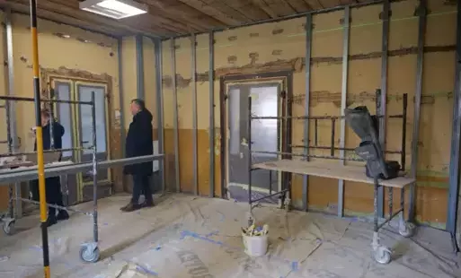 Zdjęcie do Trwają prace remontowe szatni i męskiej toalety w WDK w Mrzygłodzie 