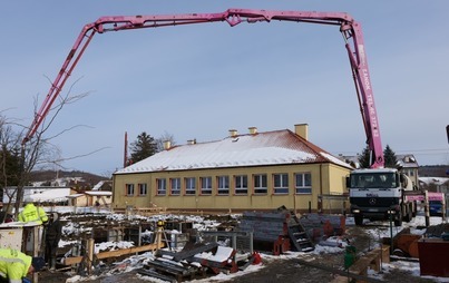 Zdjęcie do Rozpoczęto prace przy przebudowie i rozbudowie Szkoły Podstawowej w Prusieku