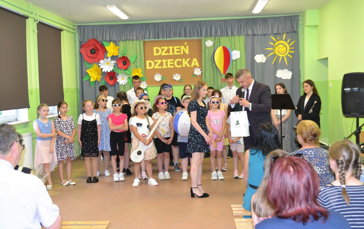 Zdjęcie do Dzień Dziecka w Szkole Podstawowej w Falej&oacute;wce