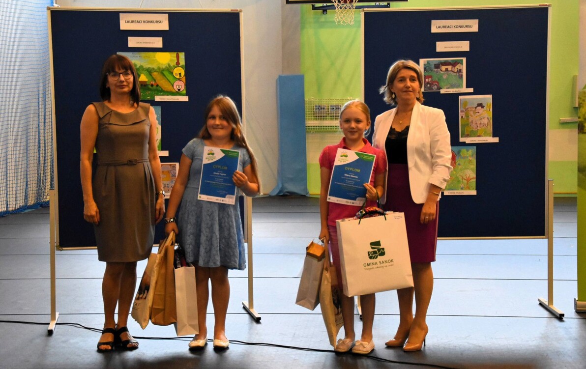 Zdjęcie do Troje laureat&oacute;w z Gminy Sanok w Og&oacute;lnopolskim Konkursie Plastycznym "Bezpiecznie na wsi mamy, bo o zdrowie dbamy"