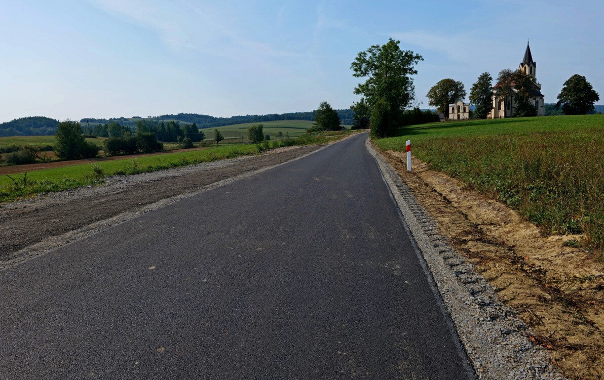 Zdjęcie do Remont drogi w Jędruszkowcach zakończony! Wyższy komfort życia dla mieszkańc&oacute;w
