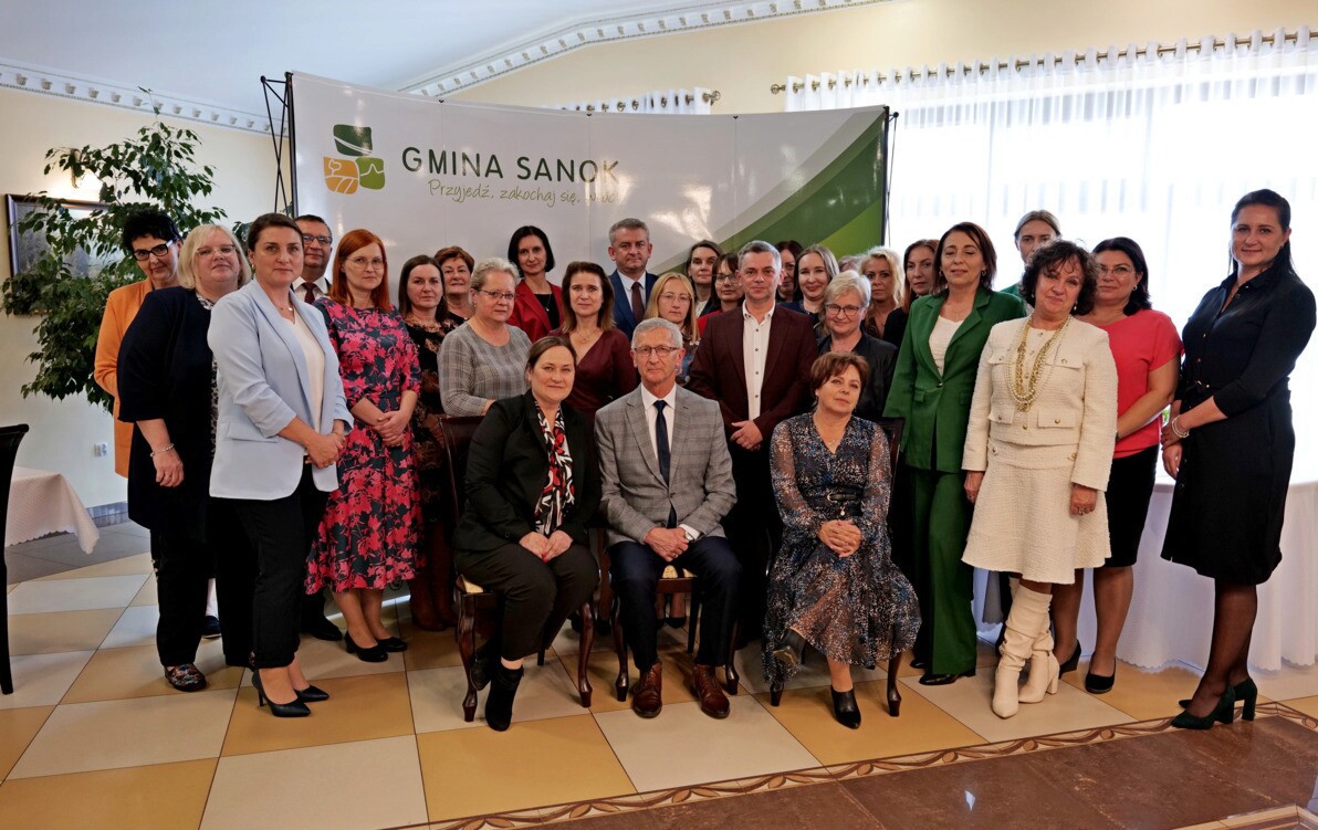 Zdjęcie do Nagrody W&oacute;jta Gminy Sanok z&nbsp;okazji Dnia Edukacji Narodowej 2024 wręczone