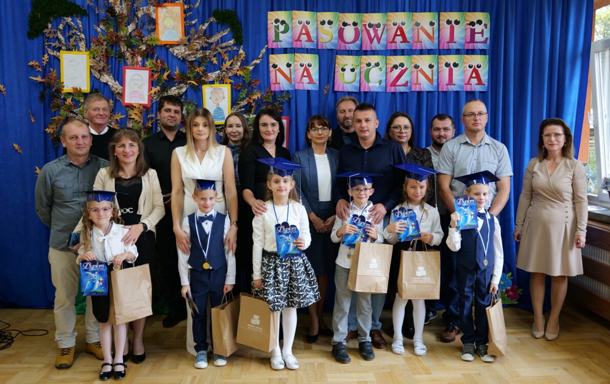Zdjęcie do Pasowanie na ucznia w Srogowie G&oacute;rnym &ndash; wyjątkowy dzień w życiu pierwszoklasist&oacute;w