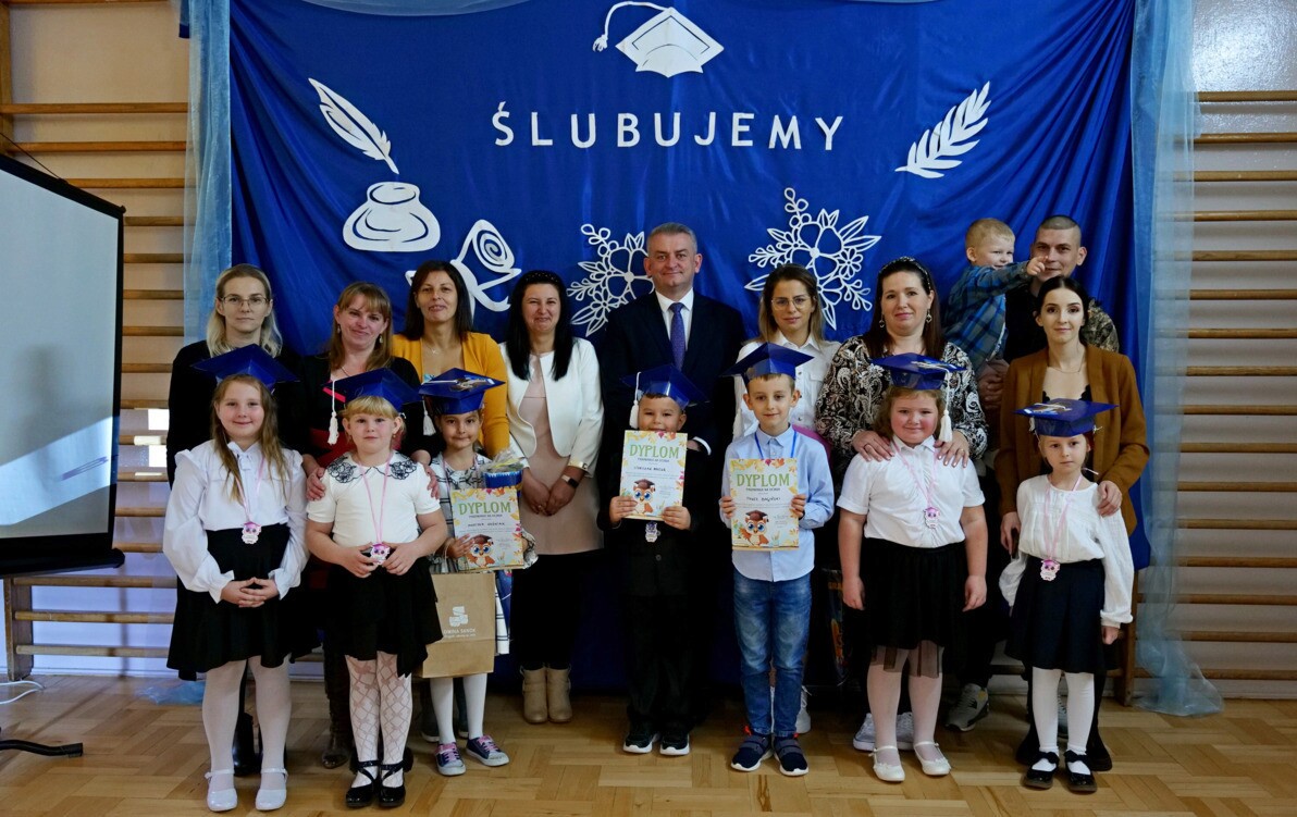 Zdjęcie do Pierwszoklasiści oficjalnie w szeregach uczni&oacute;w Szkoły Podstawowej w Dobrej