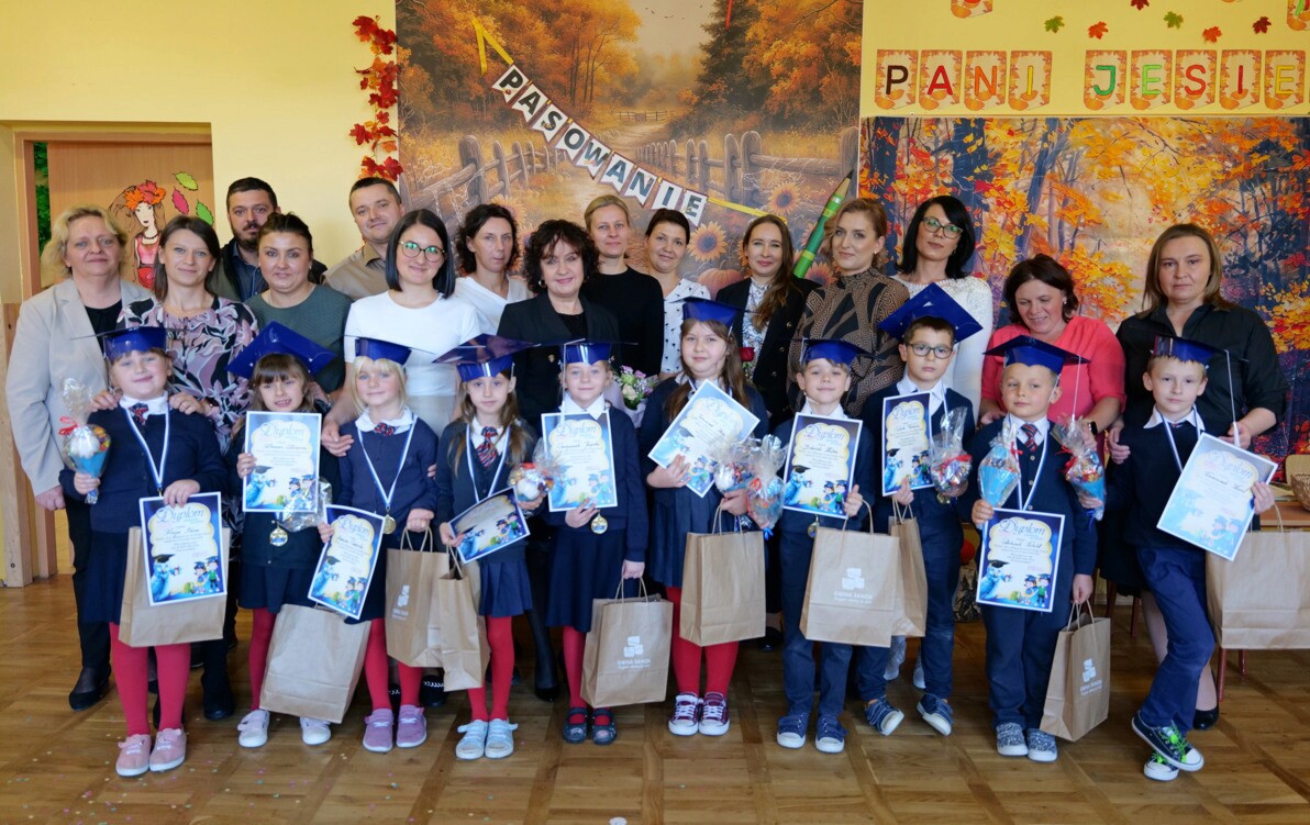 Zdjęcie do Pasowanie na ucznia w Szkole Podstawowej w Tyrawie Solnej - pierwszy krok w edukacyjnej przygodzie