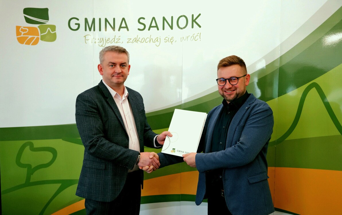 Zdjęcie do Umowa z wykonawcą na utworzenie przedszkoli w Jurowcach i Niebieszczanach podpisana!