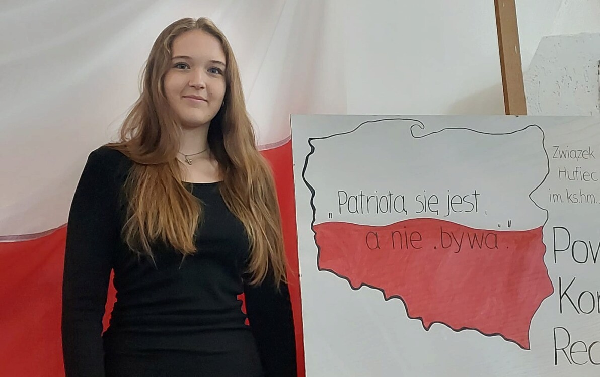 Zdjęcie do  Amelia Wanielista uczennica SP w Pisarowcach zajęła I miejsce w konkursie recytatorskim "Patriotą się jest, a nie bywa"