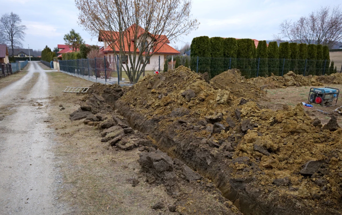 Zdjęcie do Trwa budowa sieci wodociągowej w miejscowościach Sanoczek i Wujskie