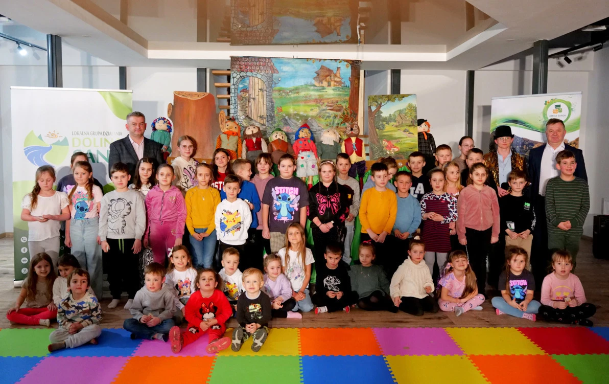Zdjęcie do Zakończenie "Ferii z wyobraźnią" w Strachocinie. Radość dzieci to największa nagroda!