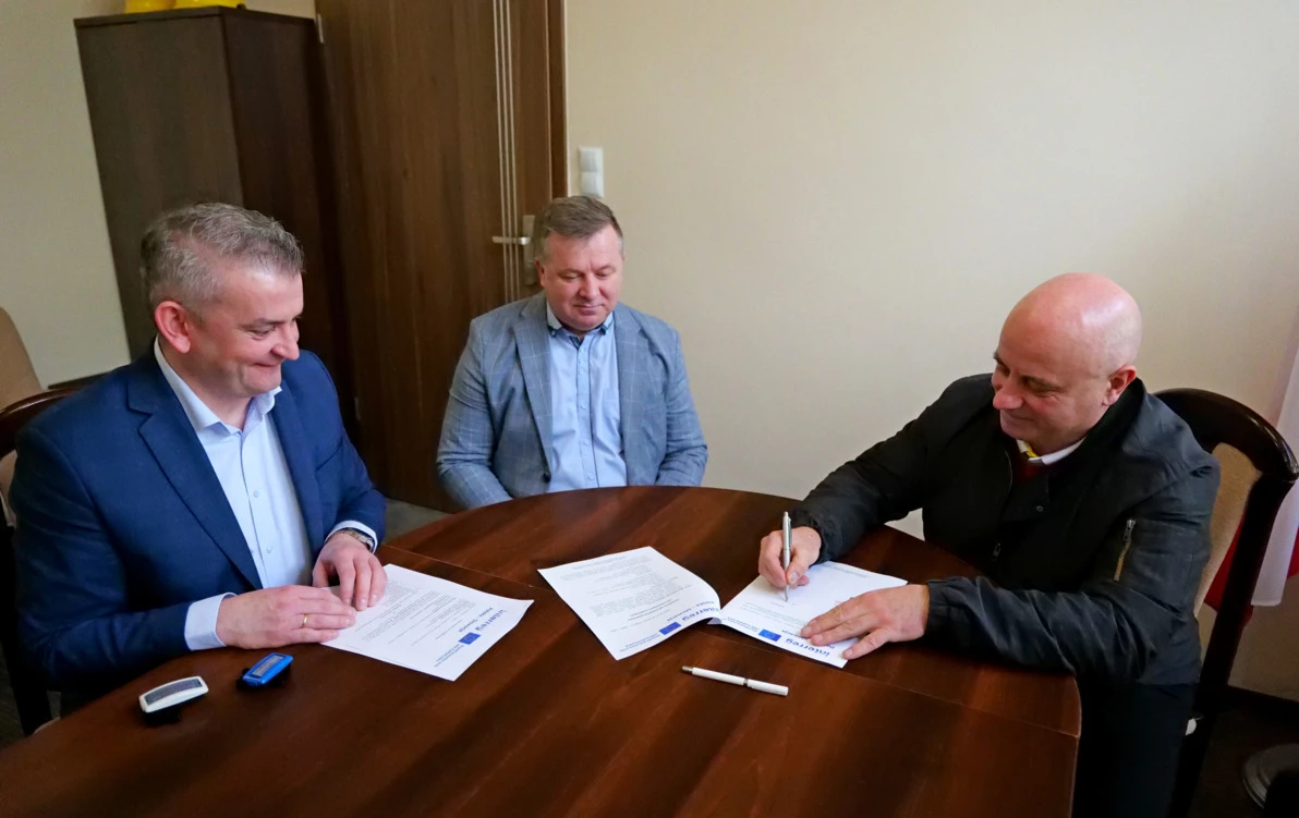 Zdjęcie do Podpisano umowę na dostawę nowoczesnego sprzętu rowerowego w ramach projektu "RoweLOVE"