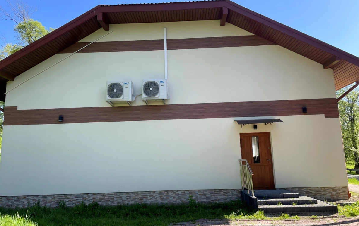 Zdjęcie do Zakończono montaż klimatyzacji w Wiejskim Domu Kultury w Falej&oacute;wce