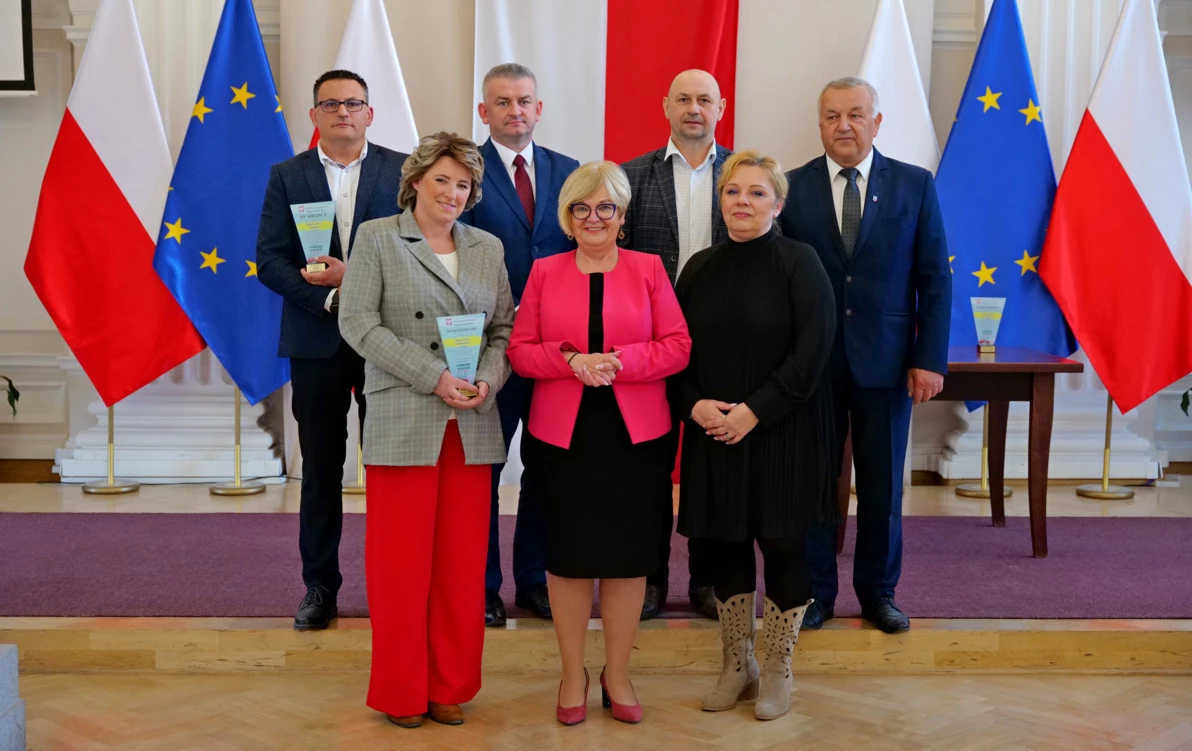 Zdjęcie do Uroczysta gala wręczenia nagr&oacute;d w Podkarpackim Urzędzie Wojew&oacute;dzkim w Rzeszowie. Sukces sołectw Liszna i Markowce!
