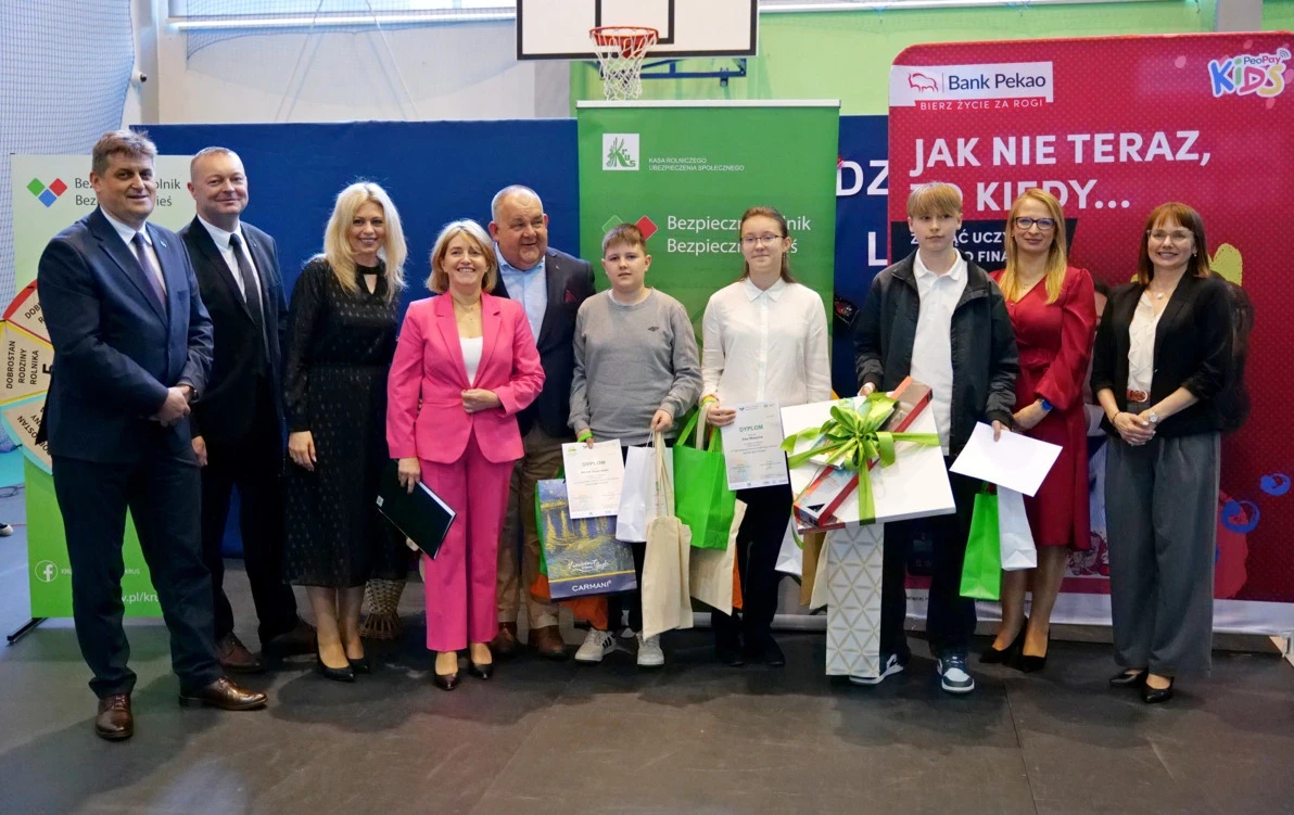 Zdjęcie do Sukces uczni&oacute;w z Gminy Sanok w XV Og&oacute;lnopolskim Konkursie Plastycznym KRUS &bdquo;Wioski bez troski&rdquo;