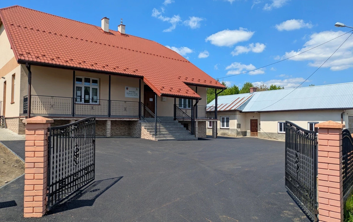 Zdjęcie do Remont placu postojowego przy WDK w Srogowie G&oacute;rnym zakończony