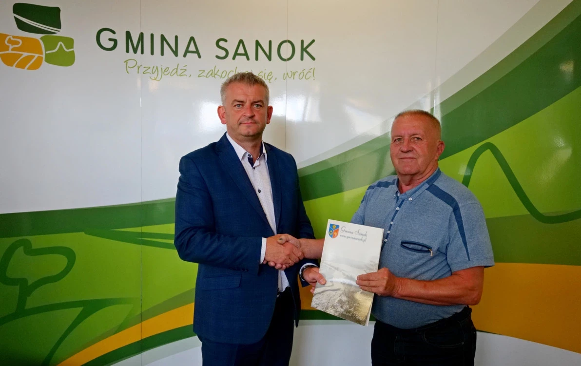 Zdjęcie do Podpisanie umowy na poprawę efektywności energetycznej budynku Ośrodka Zdrowia i OSP w Pisarowcach