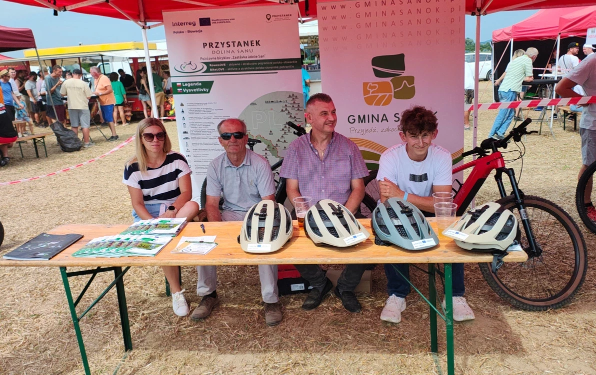 Zdjęcie do Gmina Sanok promowała projekt RoweLOVE podczas słowackiej imprezy &bdquo;Traktor Sačurov&rdquo;