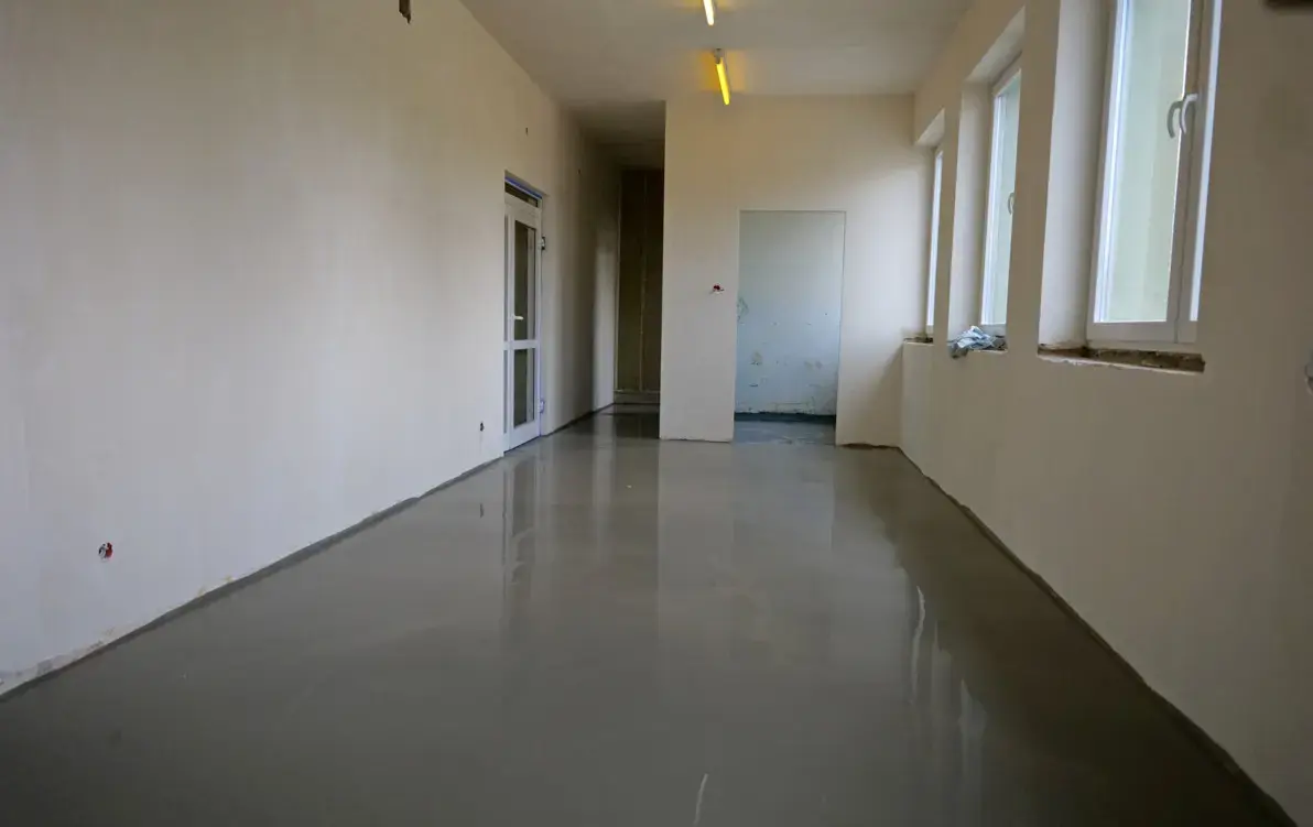 Zdjęcie do Trwa remont Wiejskiego Domu Kultury w Strachocinie