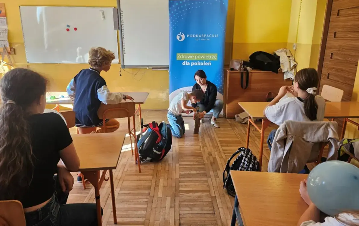 Zdjęcie do Akcja edukacja "Pokonać SMOGa" - lekcja o czystym powietrzu w Pakosz&oacute;wce