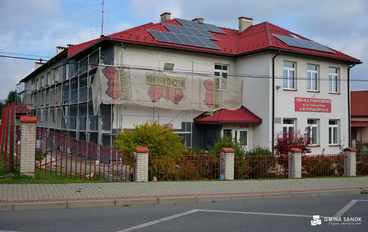 Zdjęcie do Trwa termomodernizacja budynku Szkoły Podstawowej w Kostarowcach