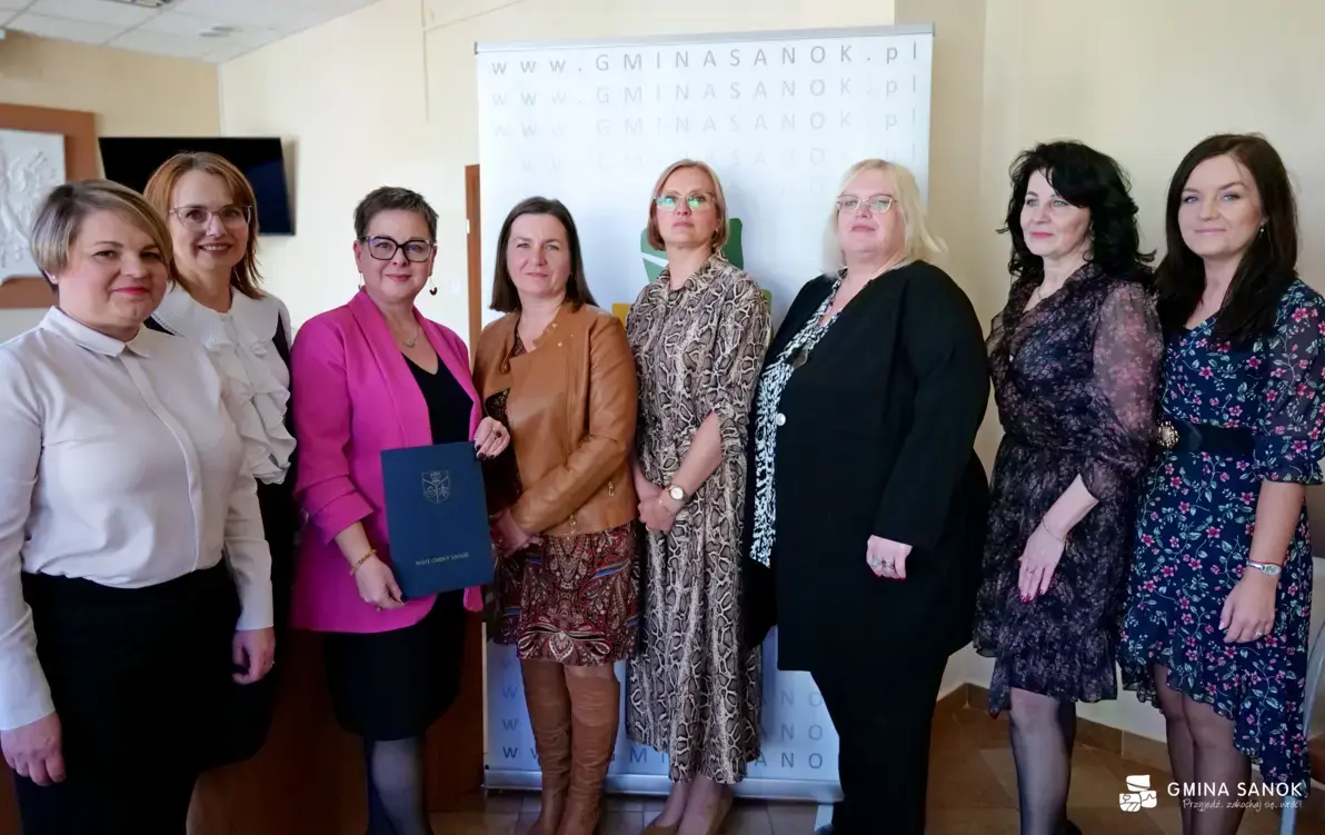 Zdjęcie do Rekordowa zbi&oacute;rka makulatury w gminnych szkołach! Poznaliśmy laureat&oacute;w konkursu &bdquo;Zbieraj makulaturę, chroń naturę&rdquo;